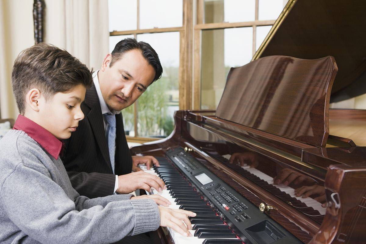 西安卡瓦依钢琴专卖店分享初学琴童选择什么品牌的钢琴