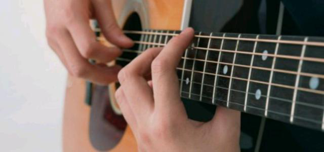 西安依班娜电吉他专卖店分享吉他初学快速进阶的技巧