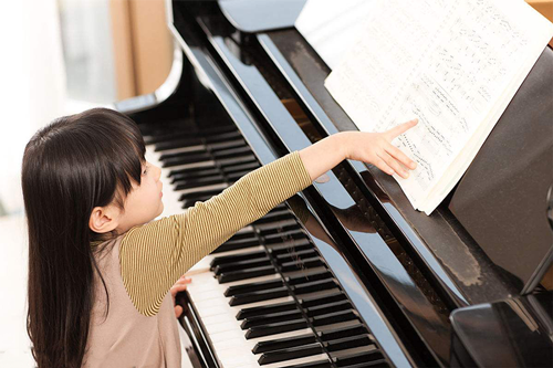 西安珠江恺撒堡钢琴专卖店分享学钢琴要注意的事项