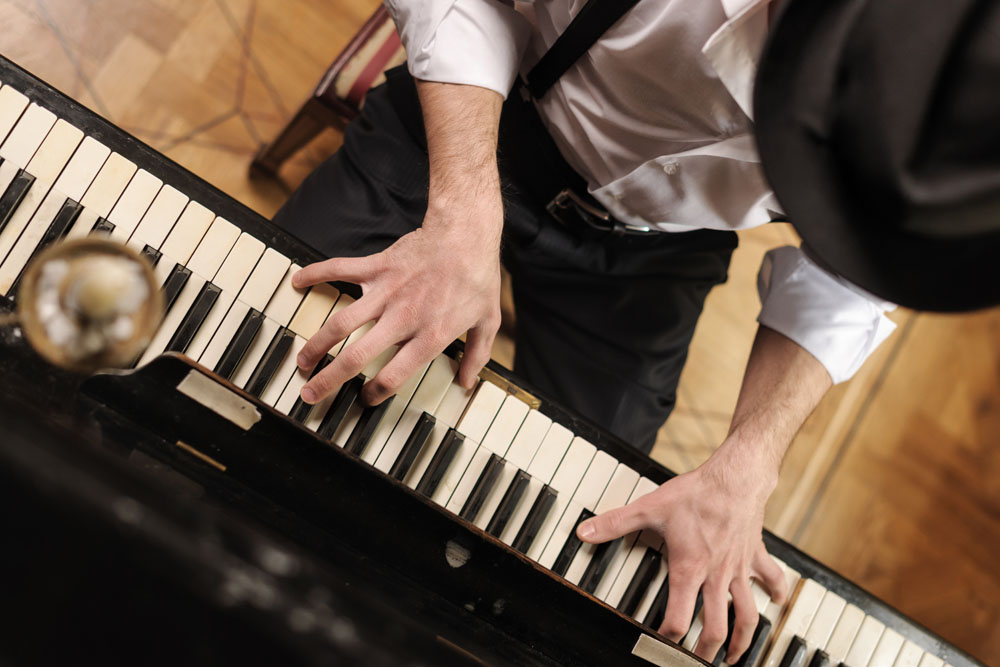 西安佩卓夫韦恩巴赫钢琴专卖店分享怎么判断钢琴音色的好坏