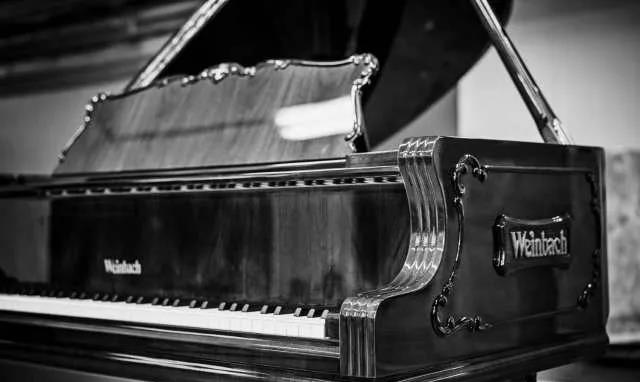 西安星海钢琴专卖店分享购买钢琴前需要注意这些问题