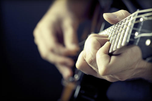 吉普森电吉他西安体验店分享电吉他是否需要音响