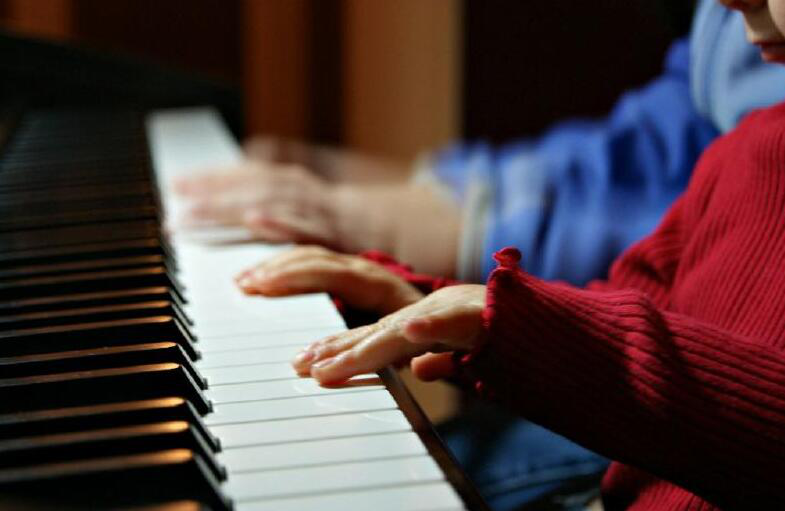 西安雅马哈钢琴专卖店分享学钢琴晚吗？