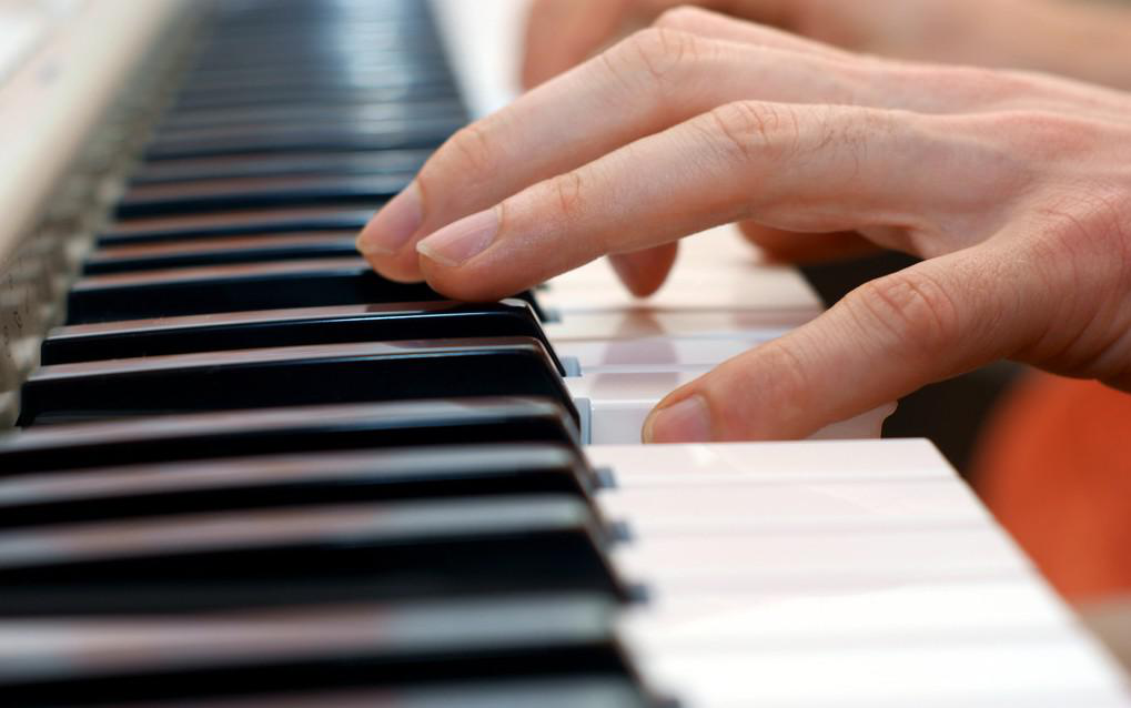 珠江钢琴的日常保养小技巧：学会这些能省不少钱
