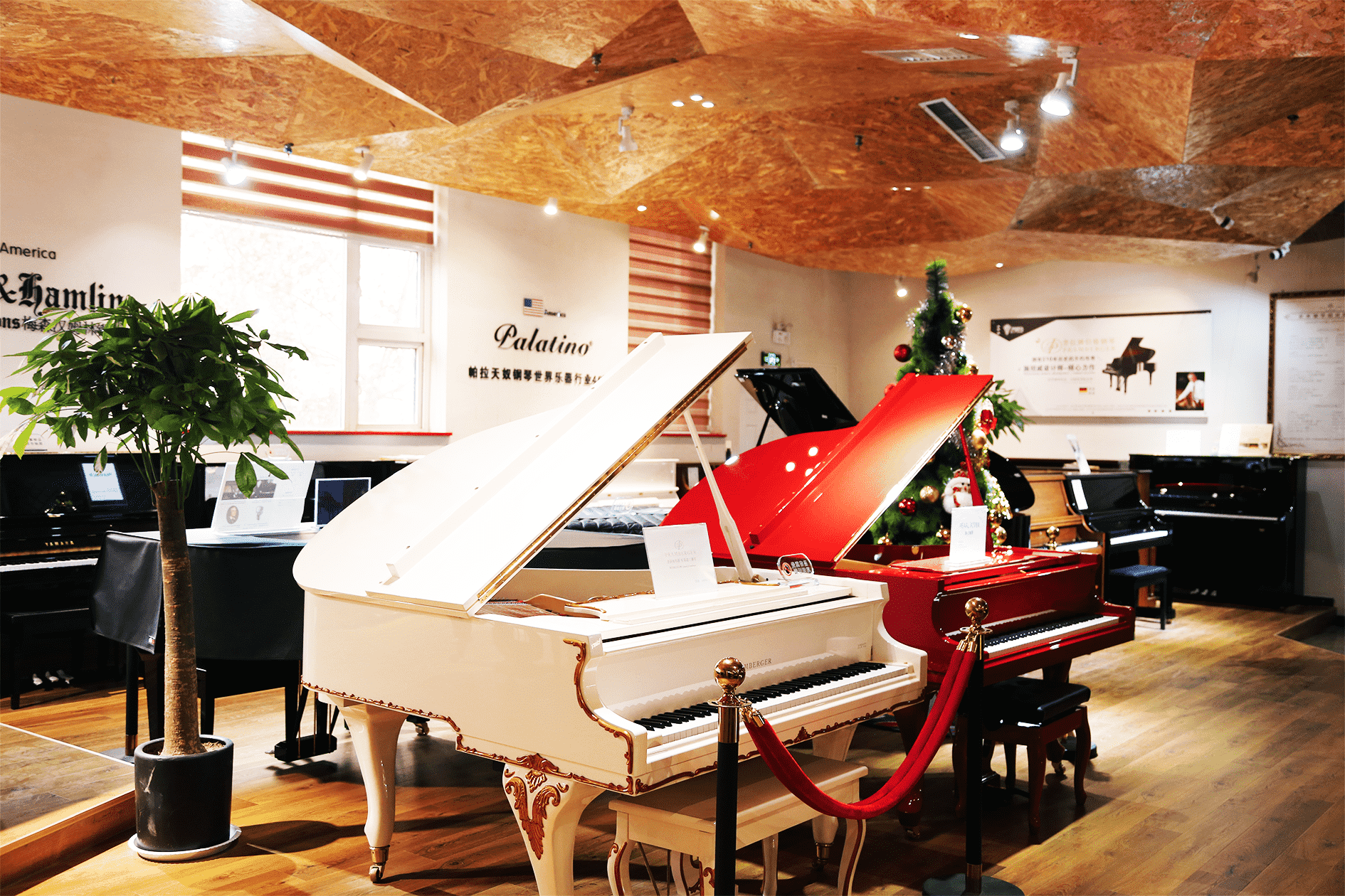 西安钢琴城的琴行怎么选择比较好？可以试弹吗？